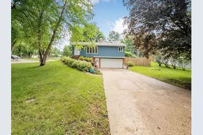 522 S Fairview Drive, Luverne, MN 56156 - Photo 1