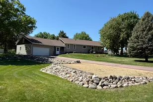 421 Oxford Street W, Worthington, MN 56187 - Photo 1