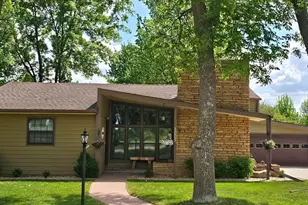 1005 8th Ave SW, Pipestone, MN 56164 - Photo 1