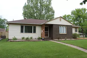 913 N Cleveland Ave, Fergus Falls, MN 56537 - Photo 1