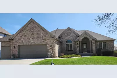 131 Wyndham Circle W, New Brighton, MN 55112 - Photo 1