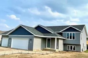 905 24th Ave NW, Austin, MN 55912 - Photo 1