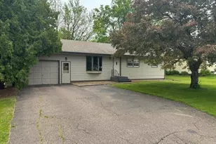 555 2nd Ave NE, Milaca, MN 56353 - Photo 1