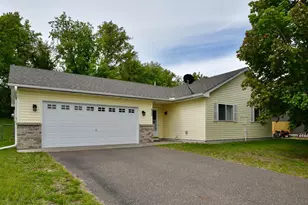 513 Horseshoe Ln, Braham, MN 55006 - Photo 1