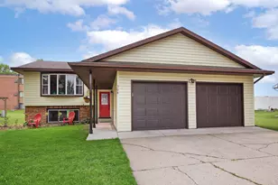 308 18th Ave NE, Waseca, MN 56093 - Photo 1