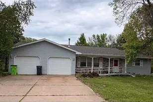 631 Parkview Dr, New Richmond, WI 54017 - Photo 1