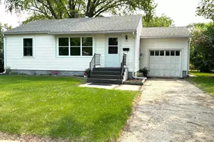 912 Arnold Ave N, Thief River Falls, MN 56701 - Photo 1