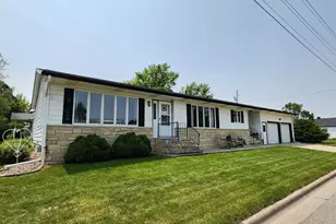 25 3rd Ave NE, Plainview, MN 55964 - Photo 1