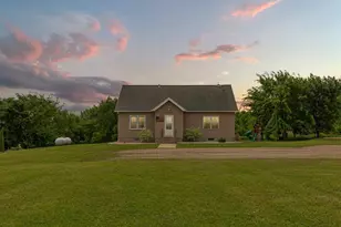 28145 390th St, Le Sueur, MN 56058 - Photo 1