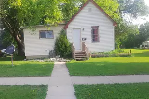 807 Weston Ave, Saint James, MN 56081 - Photo 1