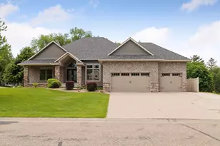 528 Park Pl, Vadnais Heights, MN 55127 - Photo 1
