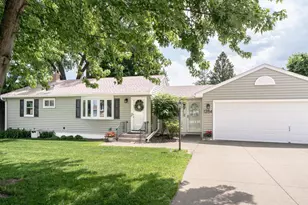 1284 Lealand Rd E, Maplewood, MN 55109 - Photo 1