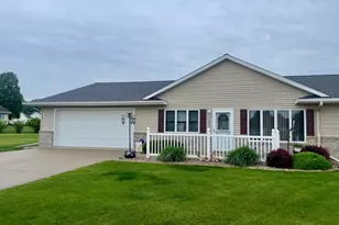 1727 Pinewood Dr, Worthington, MN 56187 - Photo 1