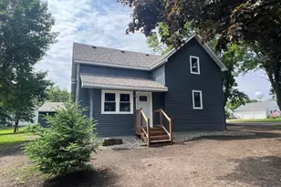 301 4th St N, Ellendale, MN 56026 - Photo 1