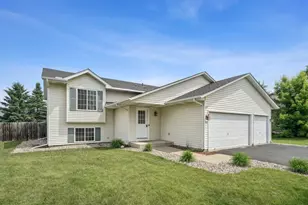 712 Heritage Ln, Belle Plaine, MN 56011 - Photo 1