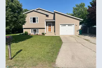 1508 14th Street N, Wahpeton,  58075 - Photo 1