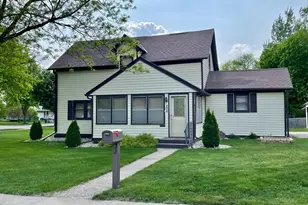 206 S Cottage Grove Ave, Luverne, MN 56156 - Photo 1