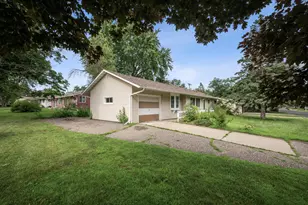 416 19th St W, Hastings, MN 55033 - Photo 1