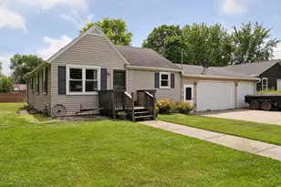 415 E Washington St, Le Center, MN 56057 - Photo 1