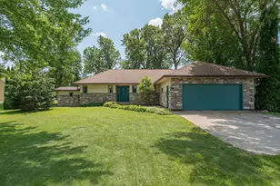 900 Lakeview Rd, Lake Crystal, MN 56055 - Photo 1