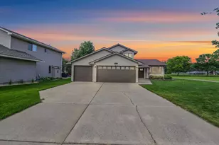 4619 Heather Way N, Oakdale, MN 55128 - Photo 1