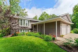 570 Roberts St SW, Hutchinson, MN 55350 - Photo 1