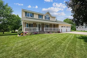 908 Horizon Cir, Belle Plaine, MN 56011 - Photo 1