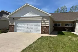 833 35th St S, Moorhead, MN 56560 - Photo 1
