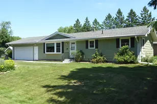 105 Sullivan Ave S, Hinckley, MN 55037 - Photo 1