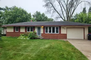 816 Grandview Ave W, Roseville, MN 55113 - Photo 1