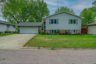 226 S 7th Ave E, Truman, MN 56088 - Photo 1