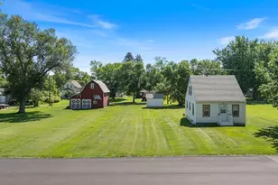 109 S Brook St, Hendricks, MN 56136 - Photo 1