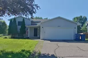 1407 Primrose Ln, Shakopee, MN 55379 - Photo 1