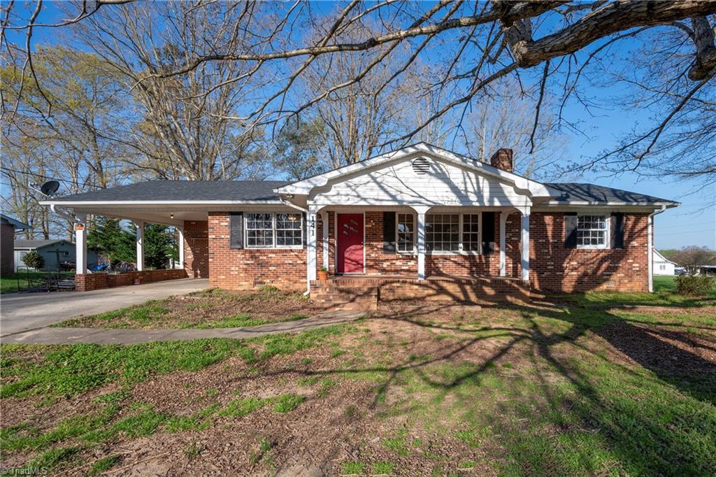 141 Wilson St Yadkinville Nc 27055 Mls 1019386 Coldwell Banker