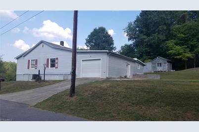 418 Harmon Drive - Photo 1