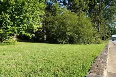 104 E Lee Avenue, Yadkinville, NC 27055 - Photo 11