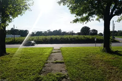 104 E Lee Avenue, Yadkinville, NC 27055 - Photo 3