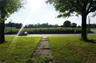 104 E Lee Ave, Yadkinville, NC 27055 - Photo 3