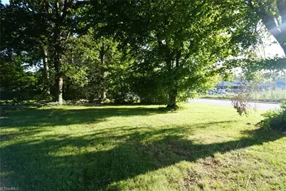 104 E Lee Avenue, Yadkinville, NC 27055 - Photo 1