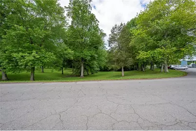 529 E Main Street, Yadkinville, NC 27055 - Photo 11