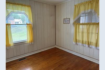 704 Burnett Street, Reidsville, NC 27320 - Photo 5