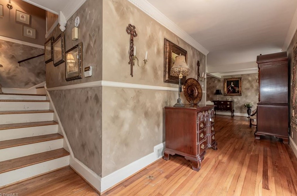 802 Lake Dr, Thomasville NC  27360-2625 exterior