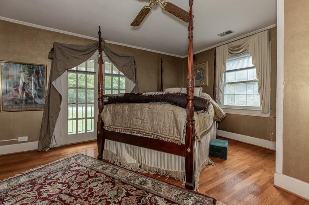 802 Lake Dr, Thomasville NC  27360-2625 exterior