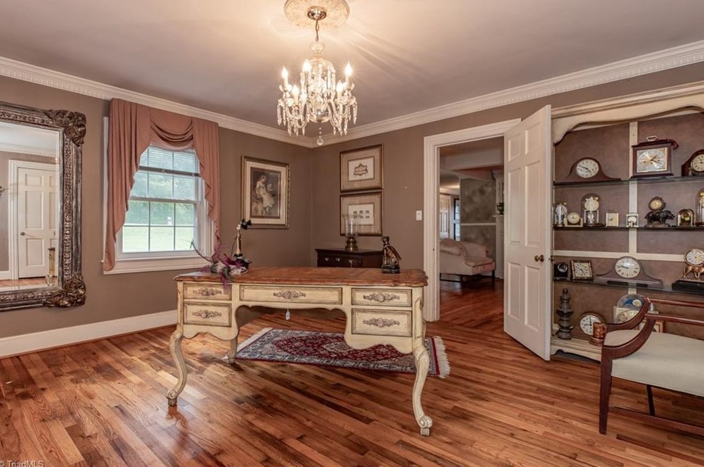 802 Lake Dr, Thomasville NC  27360-2625 exterior