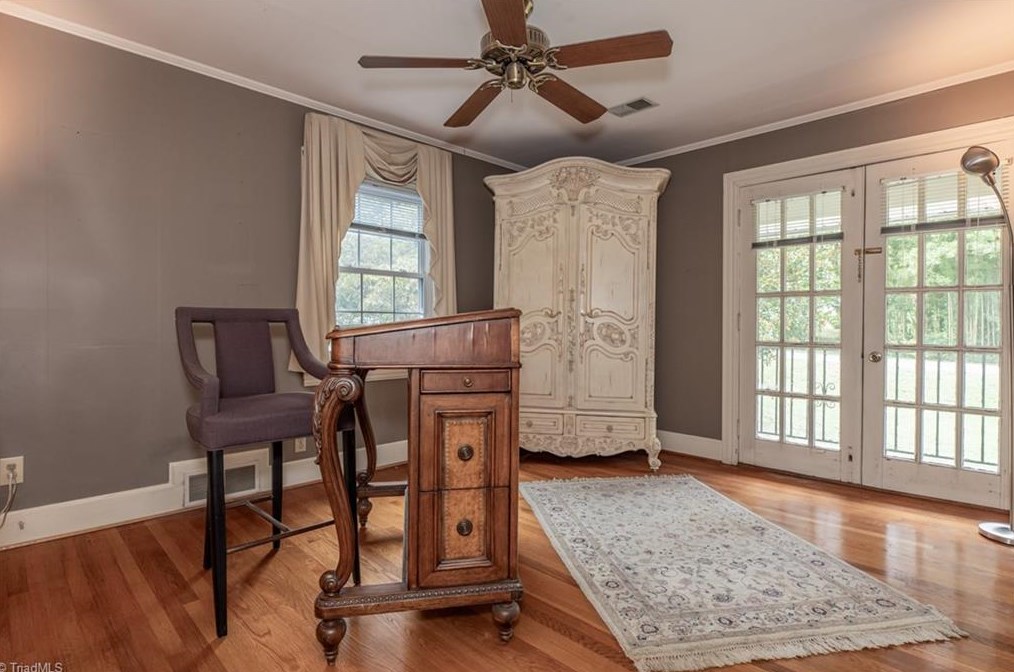 802 Lake Dr, Thomasville NC  27360-2625 exterior