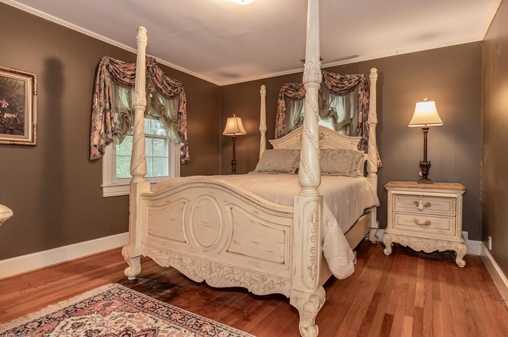 802 Lake Dr, Thomasville NC  27360-2625 exterior