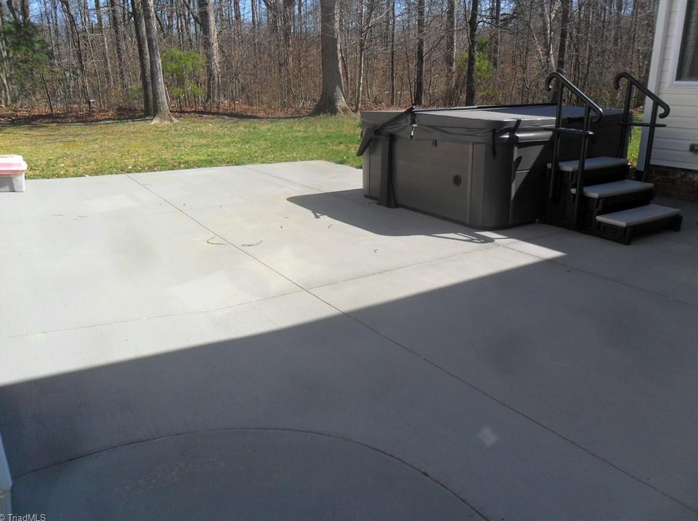 8512 Springbirch Ter, Stokesdale NC  27357-8591 exterior