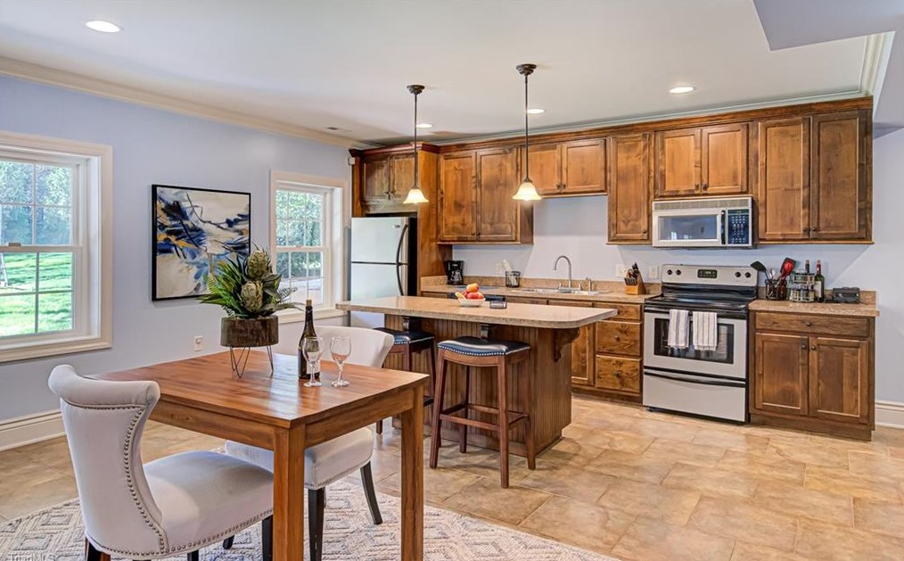 1109 Rockford Rd, High Point NC  27262-4654 exterior