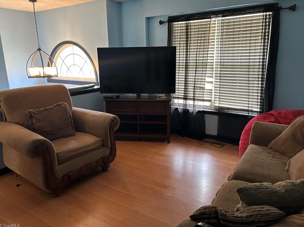 147 S Bridgewater Rd, Mount Airy, NC 27030