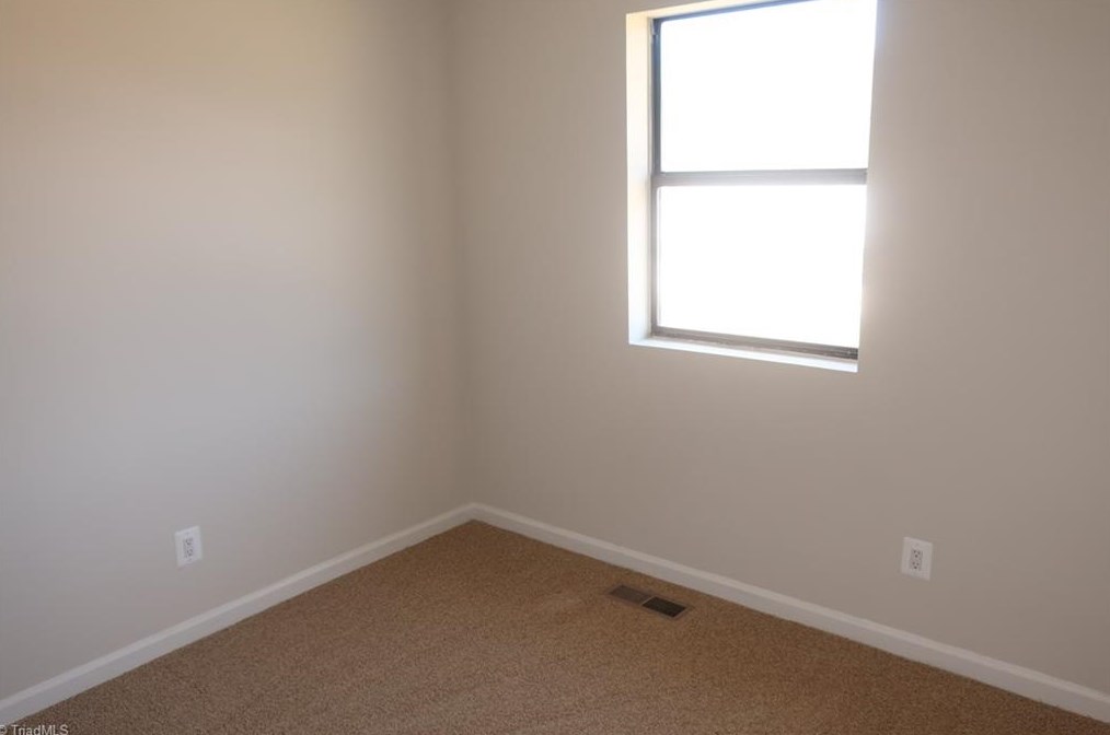 612 Kingsberry Park Dr, Winston Salem NC  27107-6206 exterior